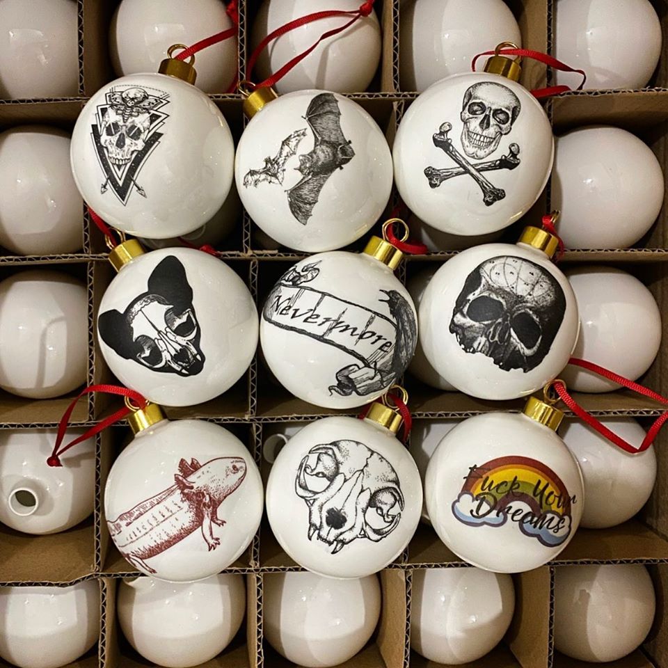 HALLOWEEN / CHRISTMAS DECORATIONS